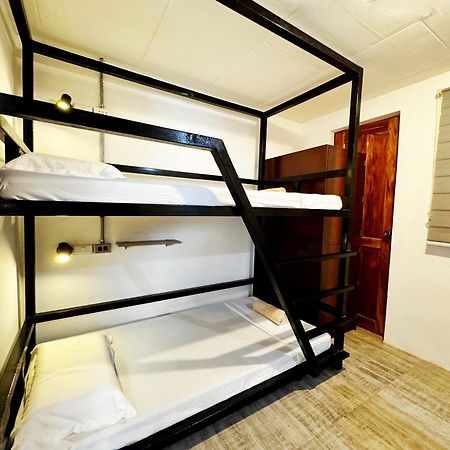 Ocean Breeze Hostel By Daily Sweet Moalboal Buitenkant foto