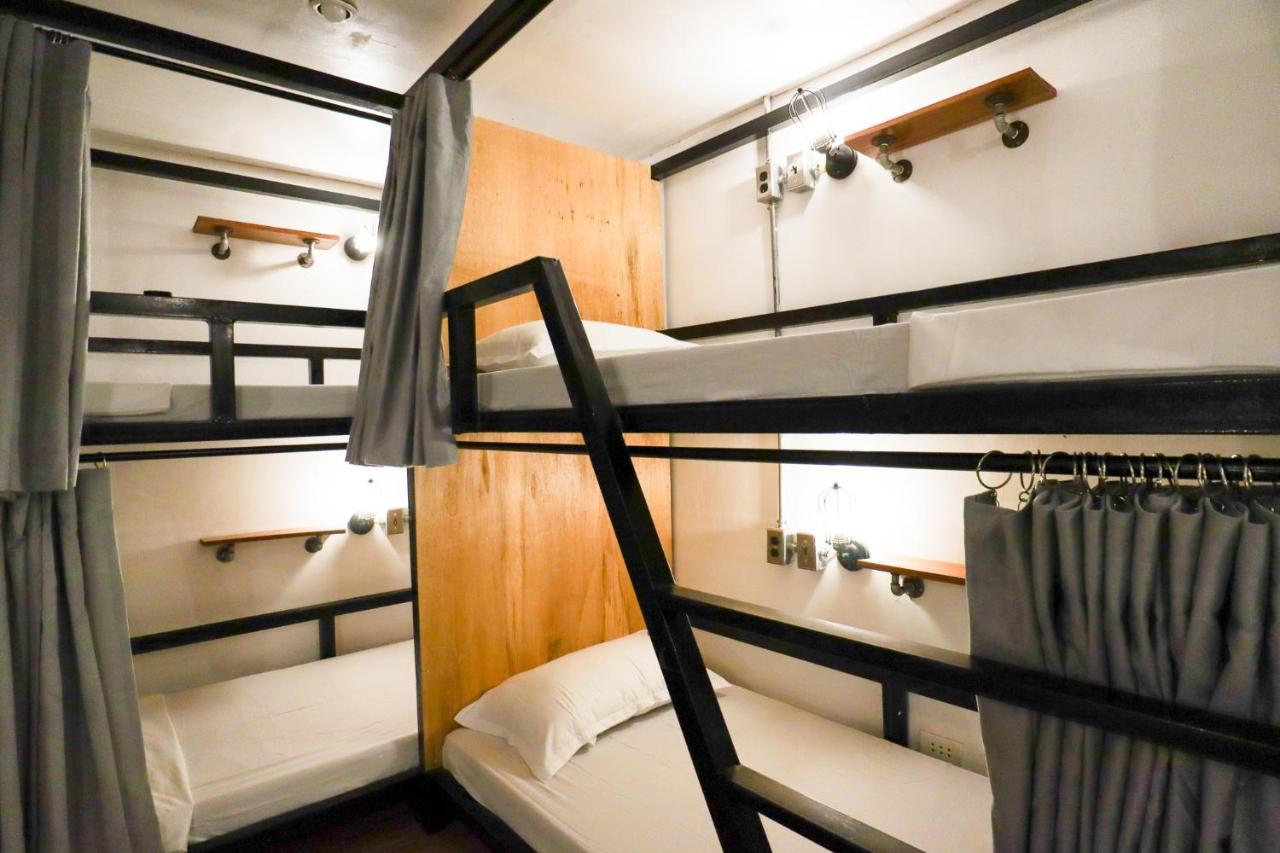 Ocean Breeze Hostel By Daily Sweet Moalboal Buitenkant foto