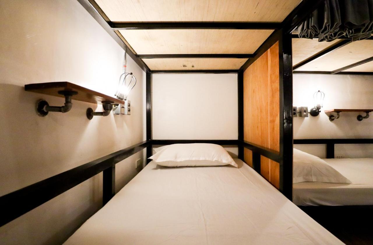 Ocean Breeze Hostel By Daily Sweet Moalboal Buitenkant foto