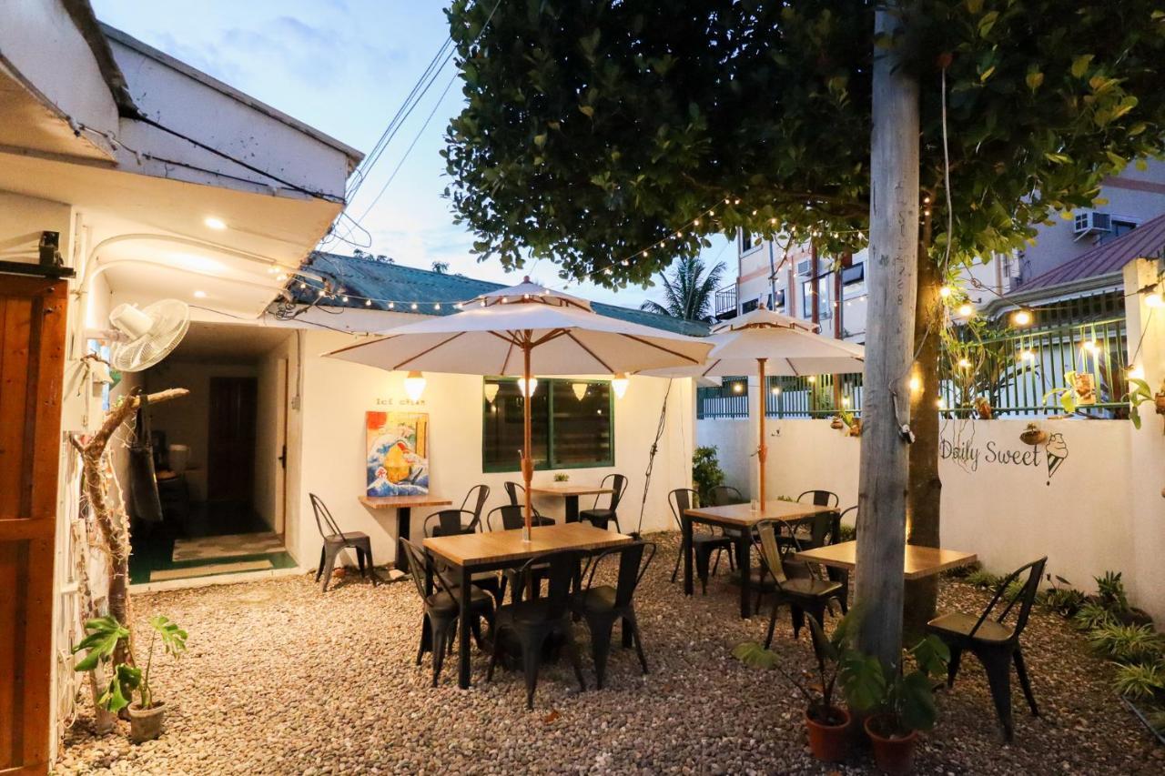 Ocean Breeze Hostel By Daily Sweet Moalboal Buitenkant foto