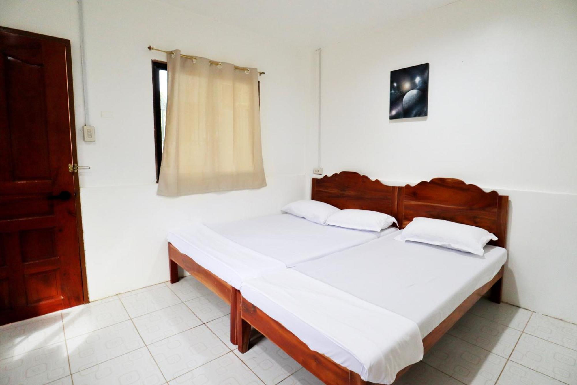 Ocean Breeze Hostel By Daily Sweet Moalboal Buitenkant foto