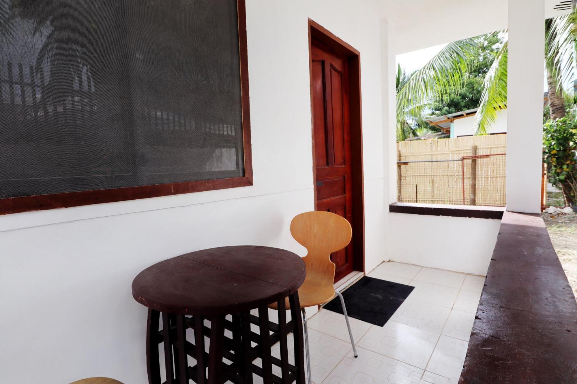 Ocean Breeze Hostel By Daily Sweet Moalboal Buitenkant foto