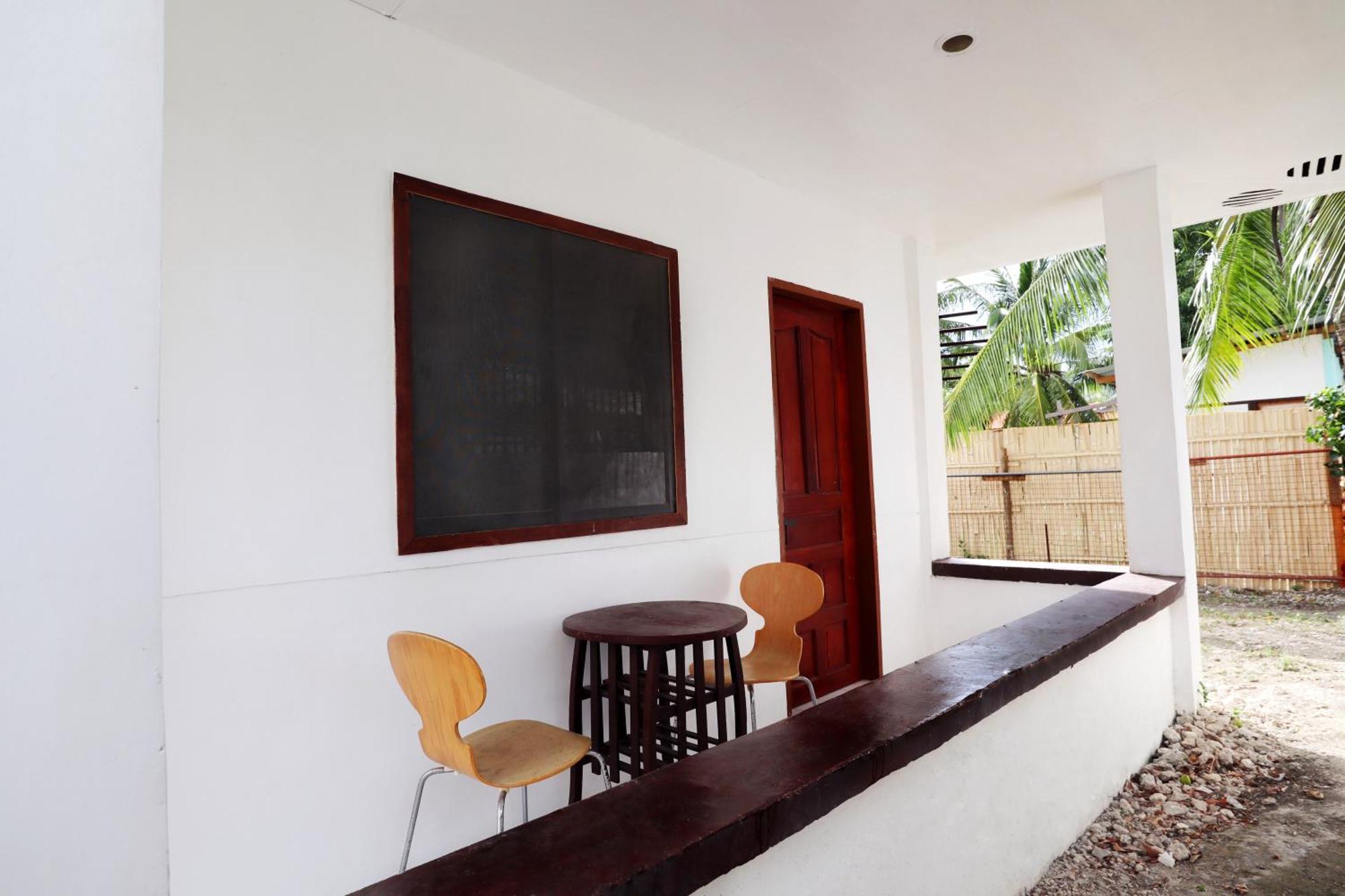 Ocean Breeze Hostel By Daily Sweet Moalboal Buitenkant foto