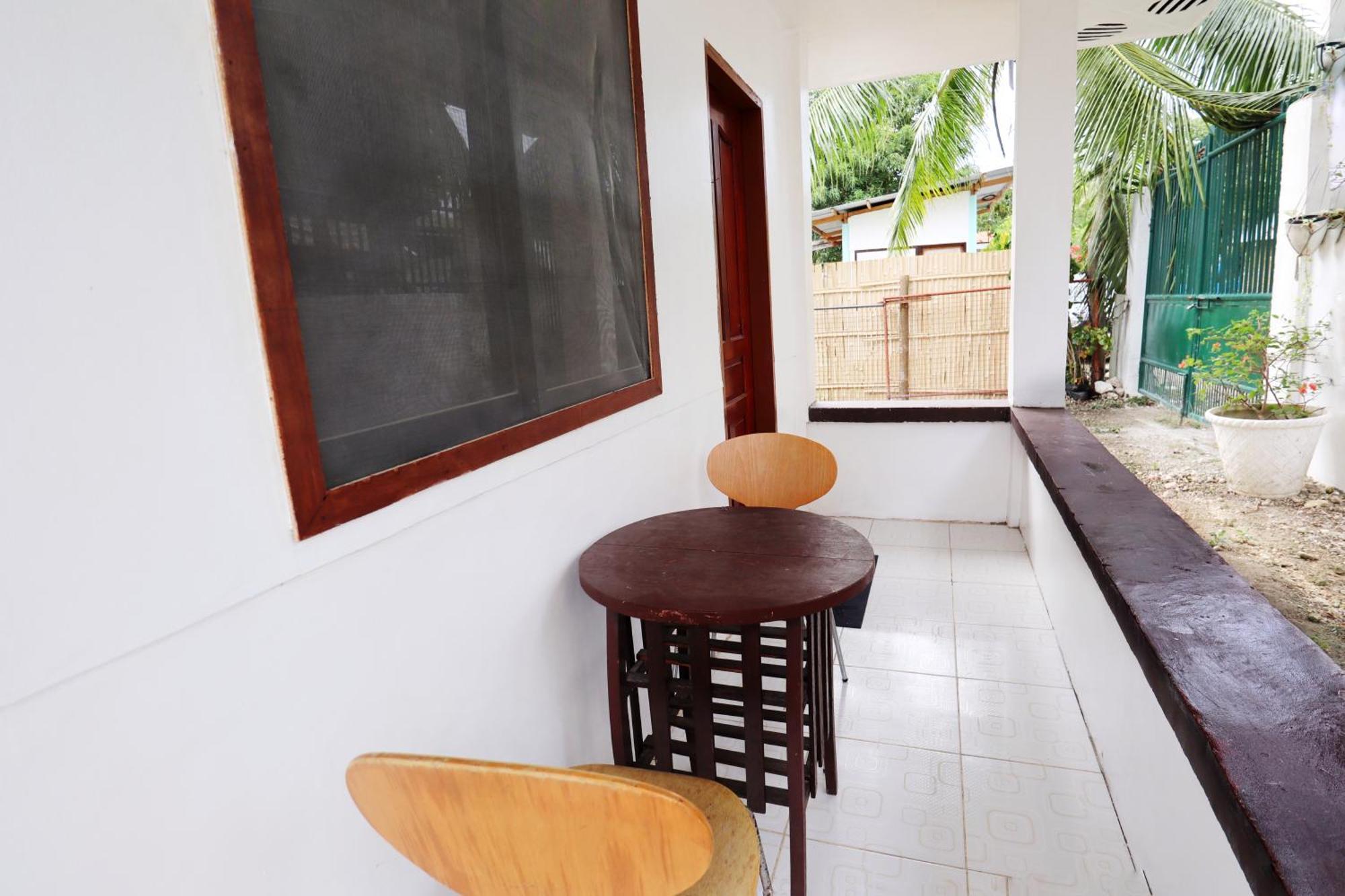 Ocean Breeze Hostel By Daily Sweet Moalboal Buitenkant foto