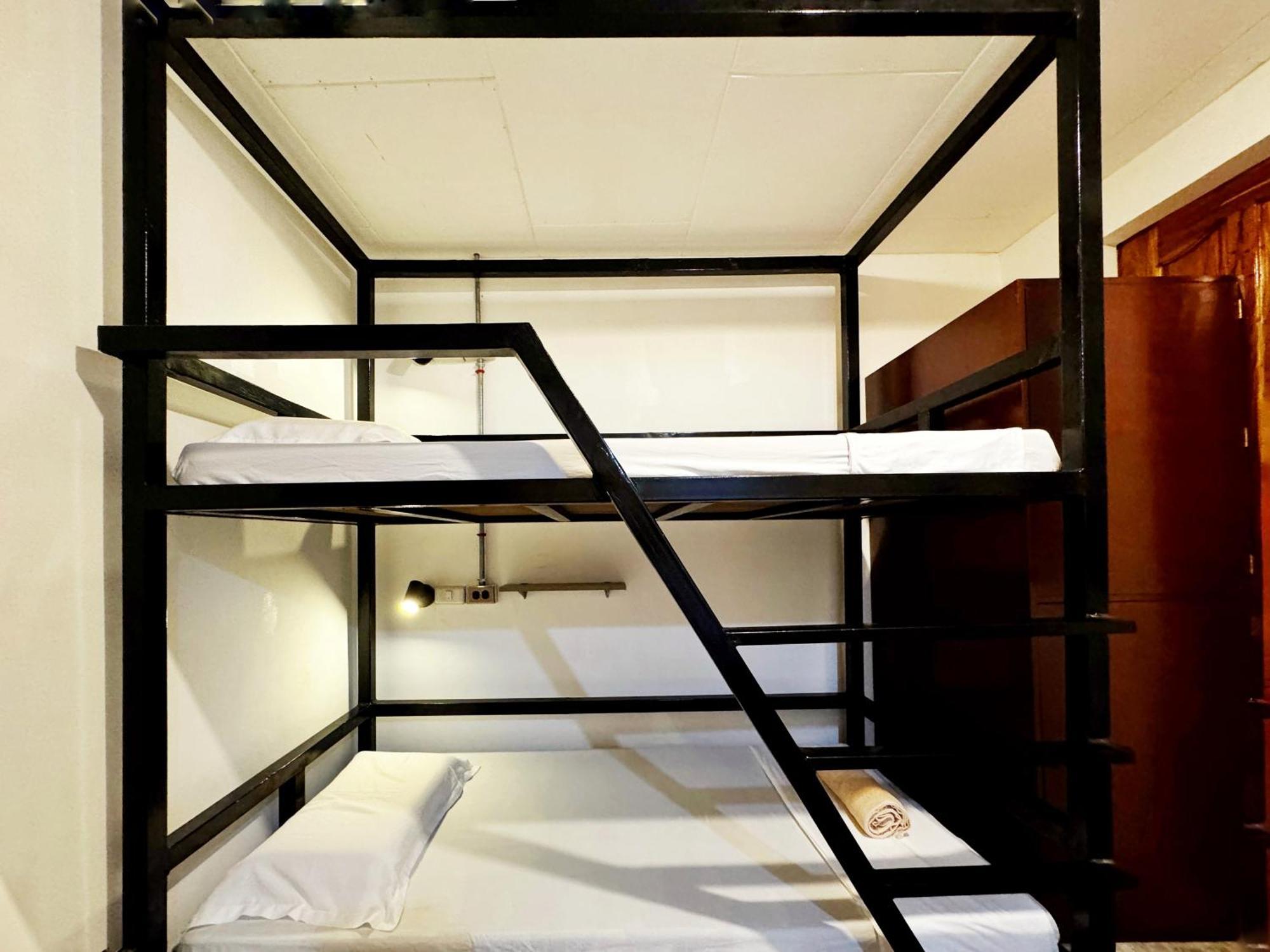 Ocean Breeze Hostel By Daily Sweet Moalboal Buitenkant foto
