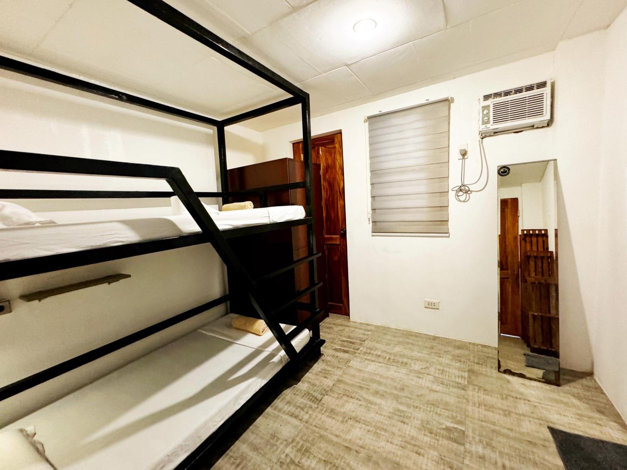 Ocean Breeze Hostel By Daily Sweet Moalboal Buitenkant foto