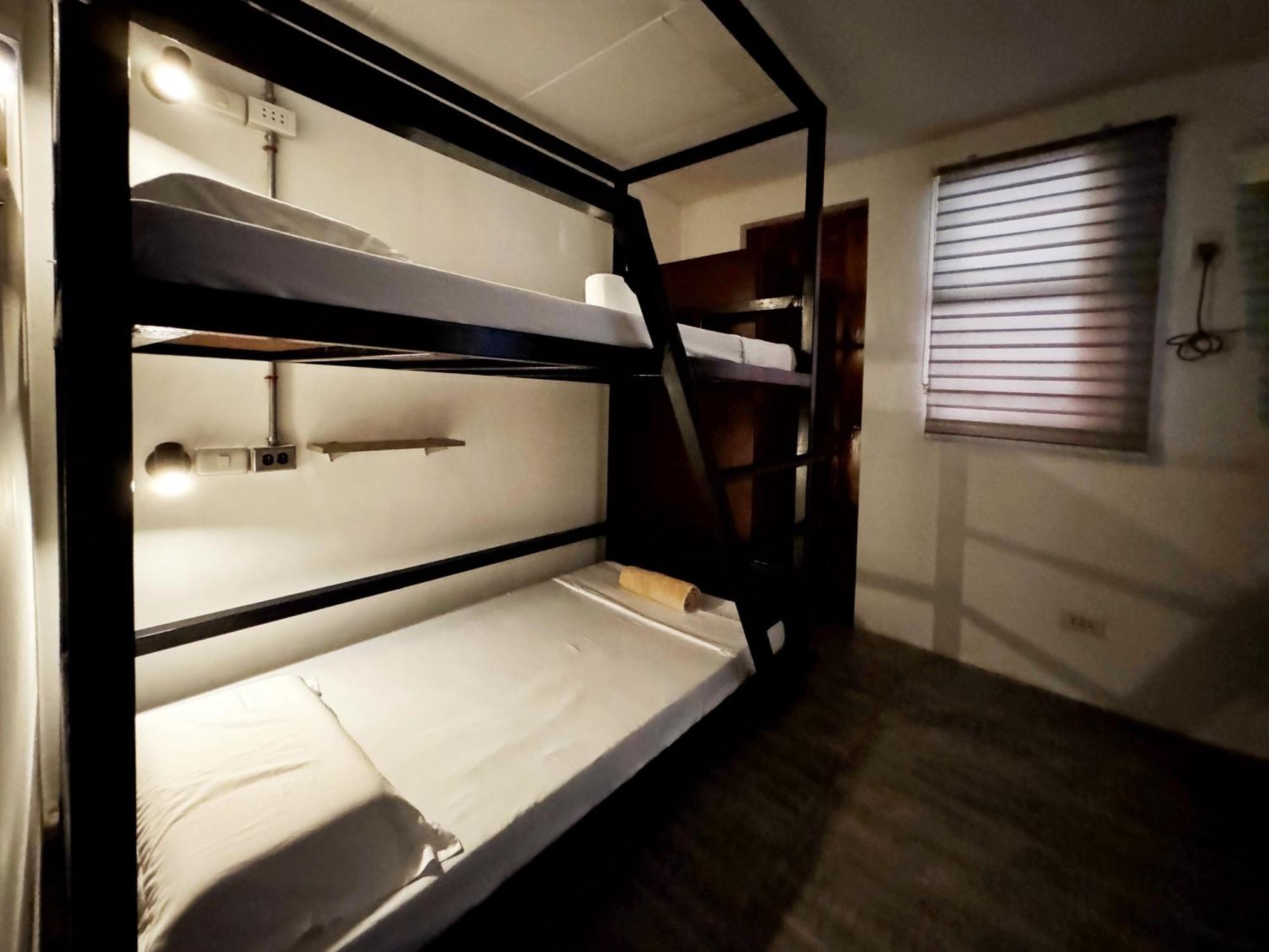 Ocean Breeze Hostel By Daily Sweet Moalboal Buitenkant foto